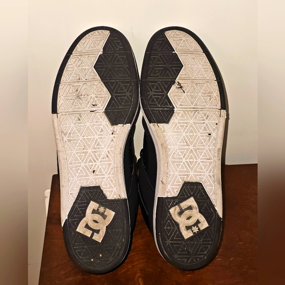 SIZE 13 DC SHOES - Picture 2 of 5